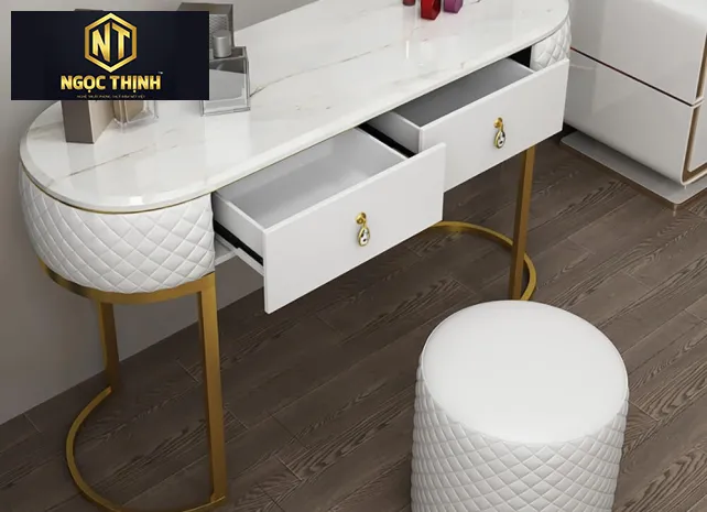 BÀN MAKEUP NGỌC THỊNH ĐẸP MỌI GÓC NHÌN